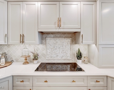 8787 Bay Colony Drive - Photo Thumbnail 18