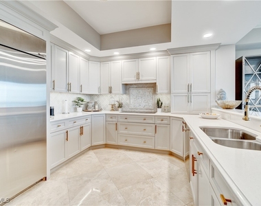 8787 Bay Colony Drive - Photo Thumbnail 21