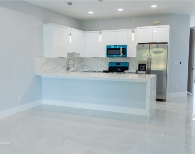 2404/2406 Crawford Avenue N - Photo Thumbnail 2