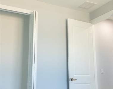 2404/2406 Crawford Avenue N - Photo Thumbnail 7
