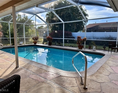 3766 Se 6th Avenue - Photo Thumbnail 2