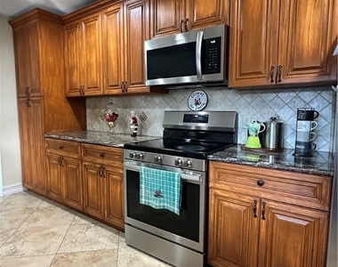 3766 Se 6th Avenue - Photo Thumbnail 11