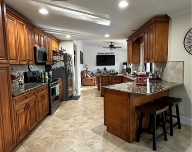 3766 Se 6th Avenue - Photo Thumbnail 9