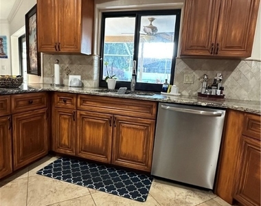 3766 Se 6th Avenue - Photo Thumbnail 10
