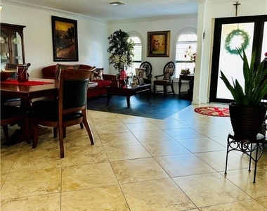 3766 Se 6th Avenue - Photo Thumbnail 4