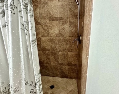 3766 Se 6th Avenue - Photo Thumbnail 16