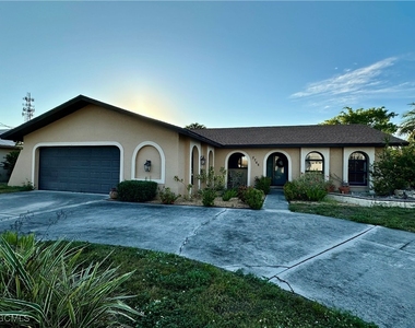 3766 Se 6th Avenue - Photo Thumbnail 1