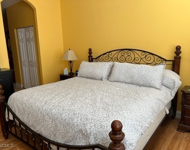 10602 Camarelle Circle - Photo Thumbnail 11