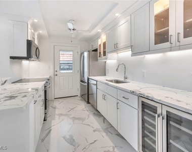 222 Harbour Drive - Photo Thumbnail 3