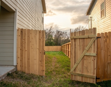 515 16th Street - Photo Thumbnail 2