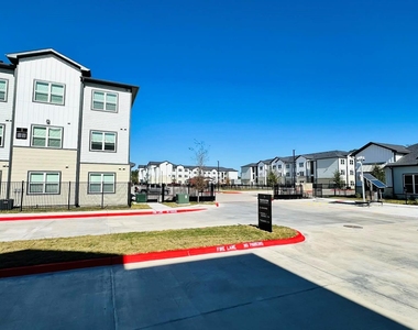 19100 Woodland Hills Drive - Photo Thumbnail 2