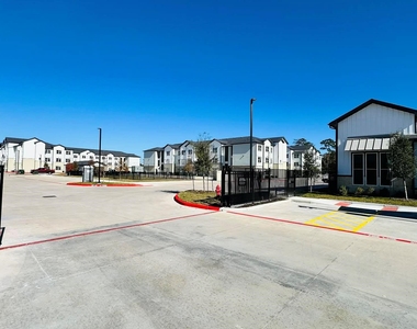 19100 Woodland Hills Drive - Photo Thumbnail 3