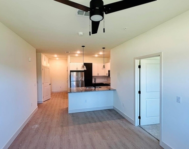 19100 Woodland Hills Drive - Photo Thumbnail 8