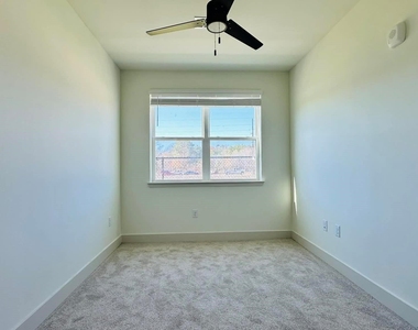 19100 Woodland Hills Drive - Photo Thumbnail 13