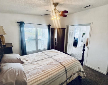 2399 Coconut Palm Drive Ne - Photo Thumbnail 6