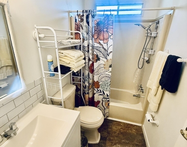 2399 Coconut Palm Drive Ne - Photo Thumbnail 7
