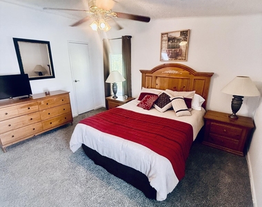 2399 Coconut Palm Drive Ne - Photo Thumbnail 13