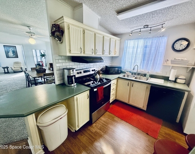 2399 Coconut Palm Drive Ne - Photo Thumbnail 8