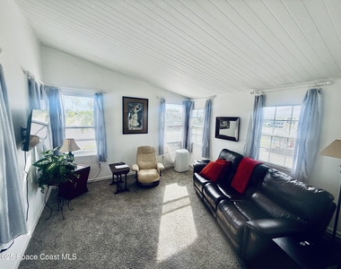 2399 Coconut Palm Drive Ne - Photo Thumbnail 3