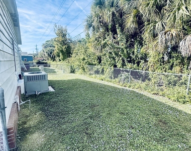 2399 Coconut Palm Drive Ne - Photo Thumbnail 15
