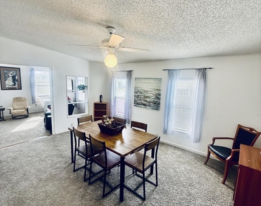 2399 Coconut Palm Drive Ne - Photo Thumbnail 4