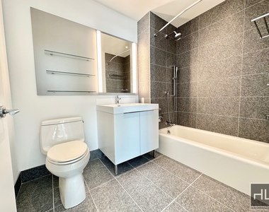 West 38th Street - Photo Thumbnail 5