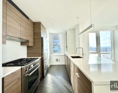 West 38th Street - Photo Thumbnail 2