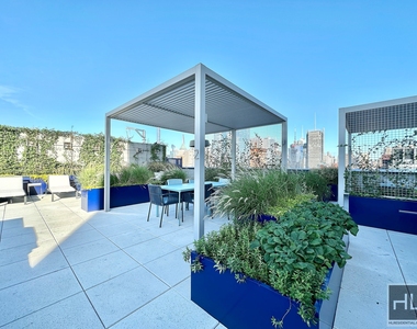 West 38th Street - Photo Thumbnail 7
