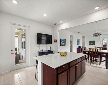 9412 Sw 53rd Place - Photo Thumbnail 5