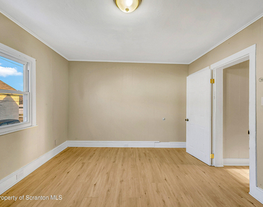 1011 Washburn Street - Photo Thumbnail 2