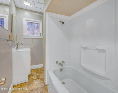 1011 Washburn Street - Photo Thumbnail 3