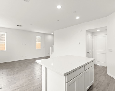 10146 Gabby Glen Street - Photo Thumbnail 6