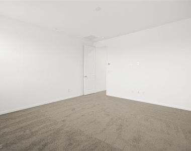 10140 Gabby Glen Street - Photo Thumbnail 13