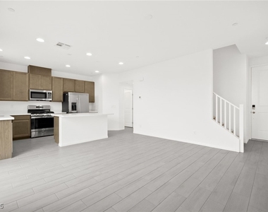 10140 Gabby Glen Street - Photo Thumbnail 6