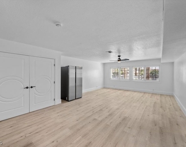 1695 Montessouri Street - Photo Thumbnail 6