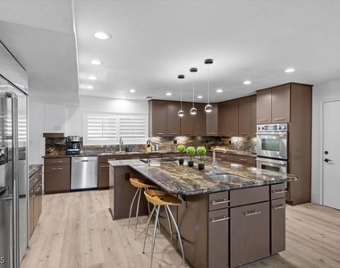 1695 Montessouri Street - Photo Thumbnail 2