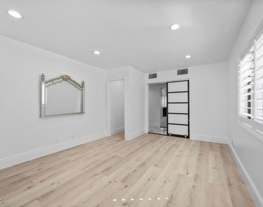 1695 Montessouri Street - Photo Thumbnail 29