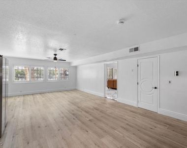1695 Montessouri Street - Photo Thumbnail 7