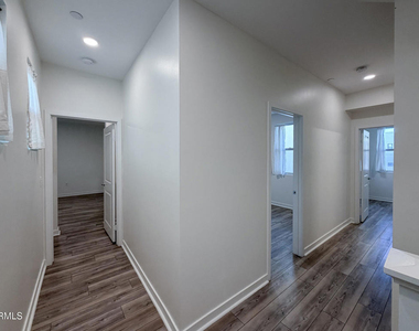 1568 E Thompson Boulevard - Photo Thumbnail 21