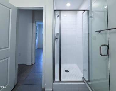 1568 E Thompson Boulevard - Photo Thumbnail 15