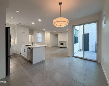 1568 E Thompson Boulevard - Photo Thumbnail 1