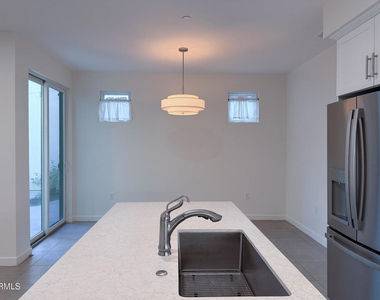 1568 E Thompson Boulevard - Photo Thumbnail 6
