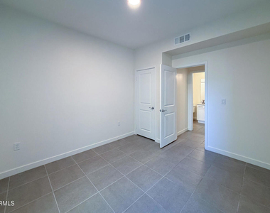 1568 E Thompson Boulevard - Photo Thumbnail 18