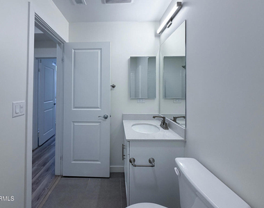 1568 E Thompson Boulevard - Photo Thumbnail 24