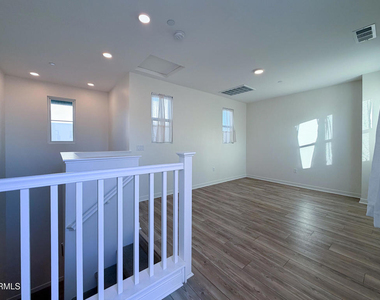 1568 E Thompson Boulevard - Photo Thumbnail 35