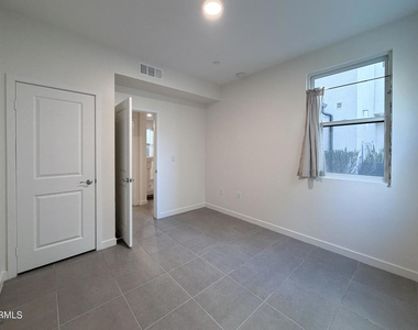 1568 E Thompson Boulevard - Photo Thumbnail 17