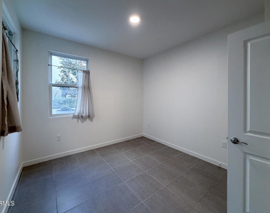 1568 E Thompson Boulevard - Photo Thumbnail 16