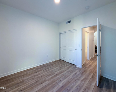 1568 E Thompson Boulevard - Photo Thumbnail 26