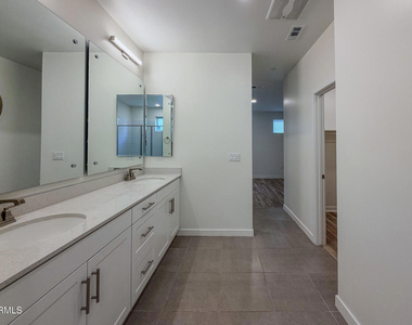 1568 E Thompson Boulevard - Photo Thumbnail 33