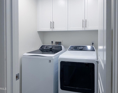 1568 E Thompson Boulevard - Photo Thumbnail 5